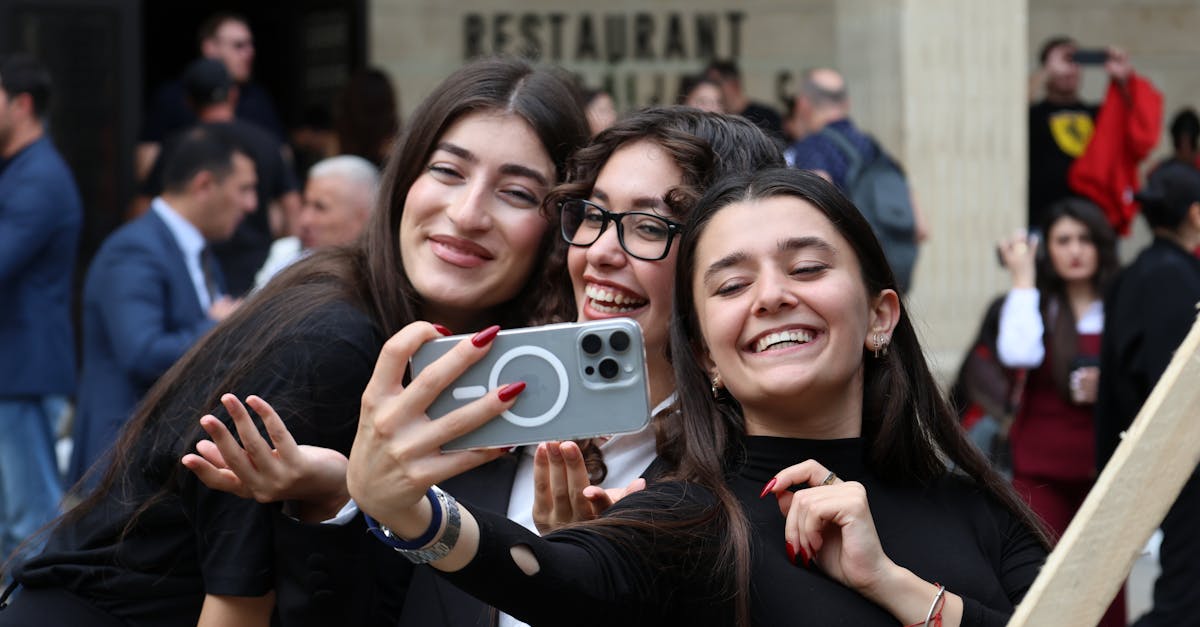 crown of midnight summary